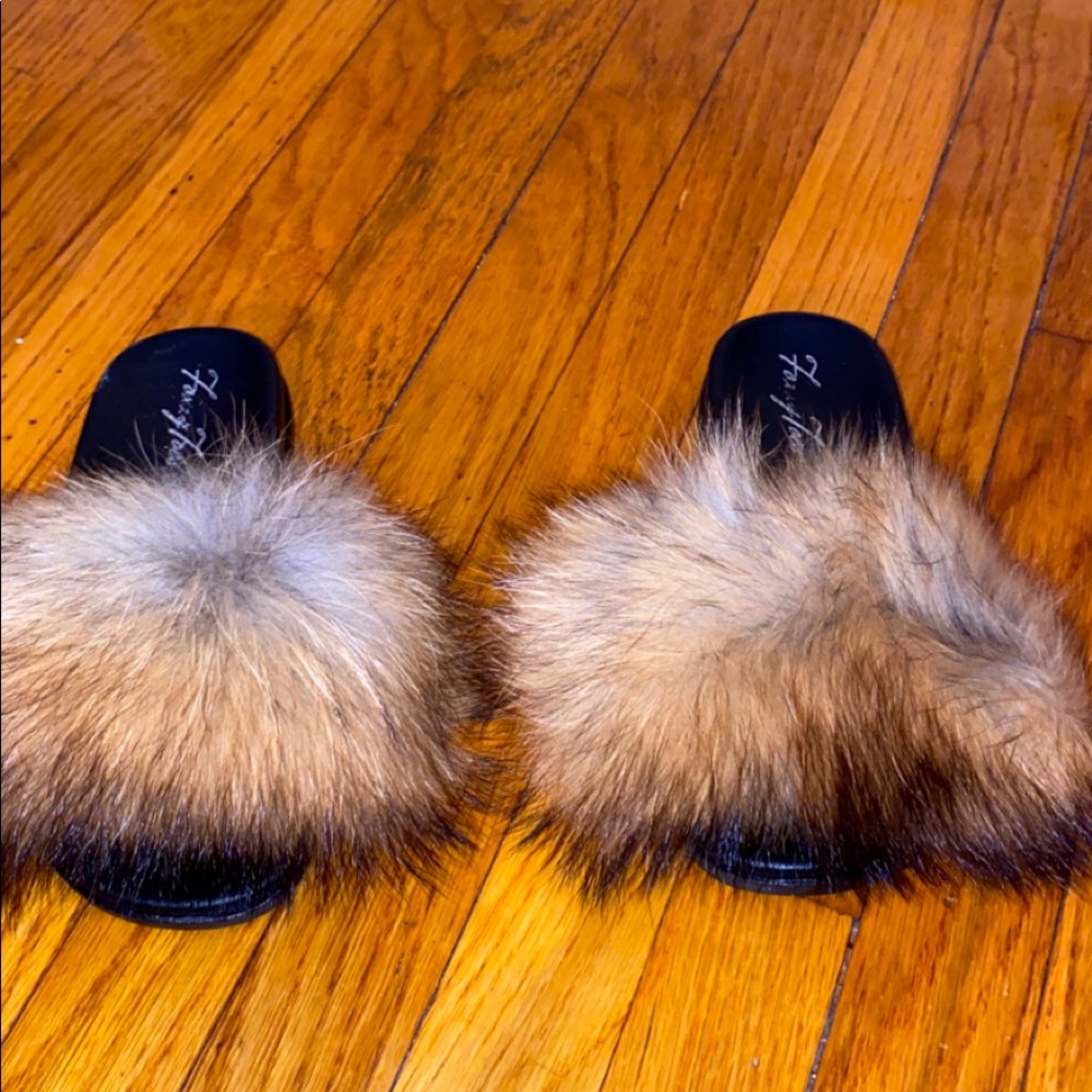 Foxxy toes furry slippers(slides)